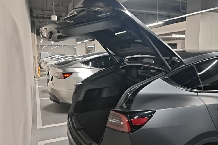 Tesla Model Y 2024 immagine di auto #19