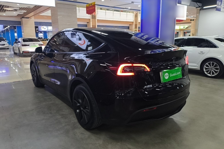 Tesla Model Y 2023 #5 Tesla Model Y 2023 car image #5