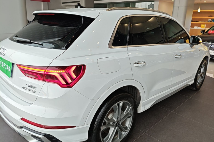 Audi Q3 2025 immagine di auto #7