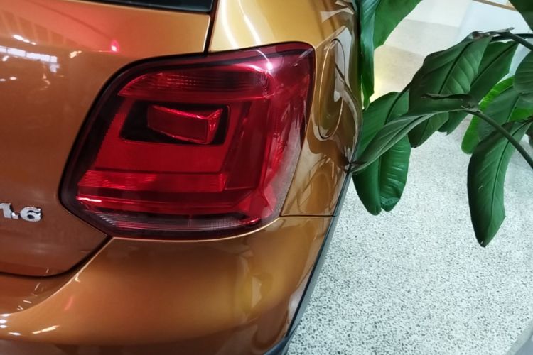 Volkswagen Polo 2015 car image #8