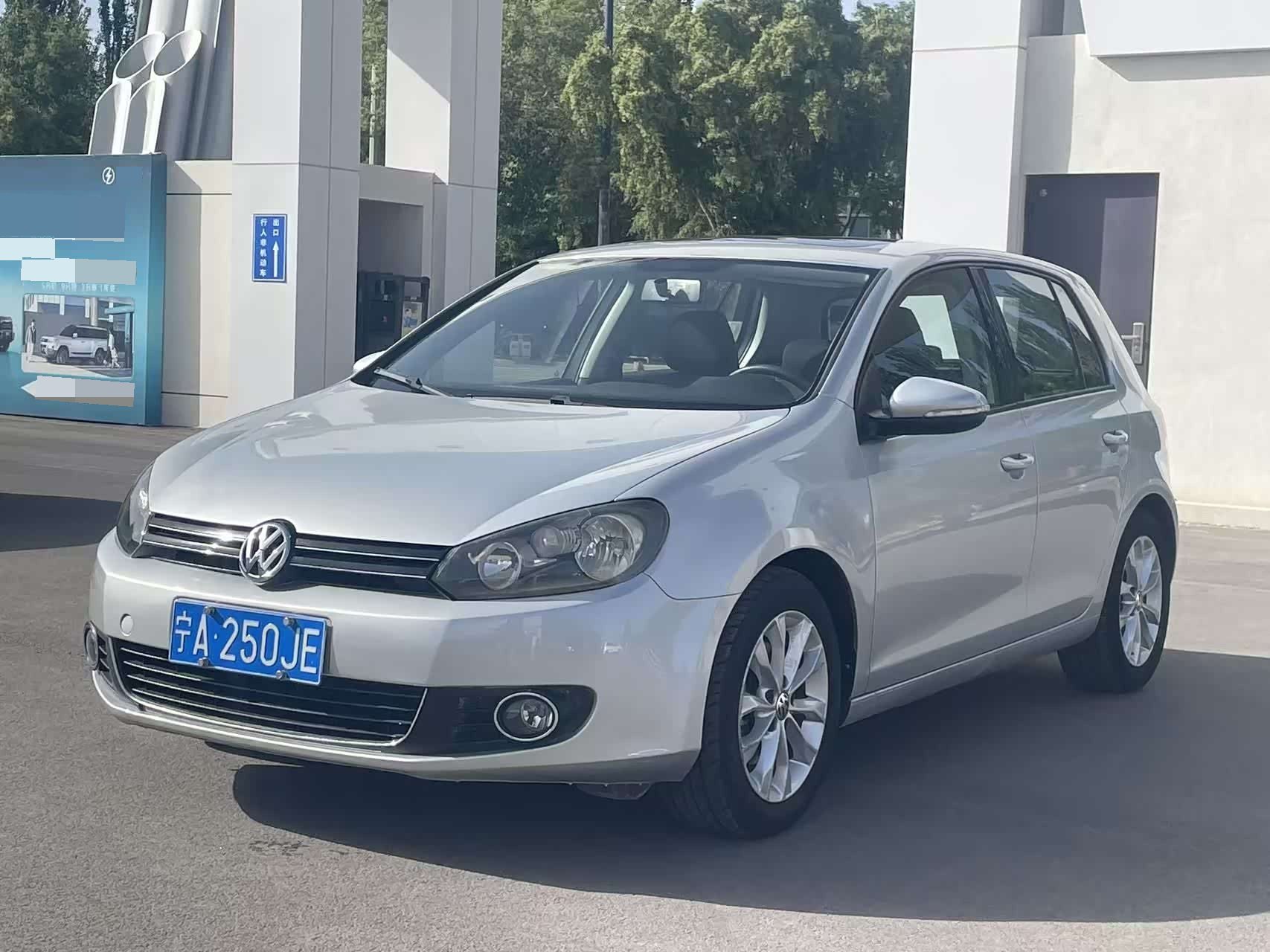 Volkswagen Golf 2012 Volkswagen Golf 2012 car image