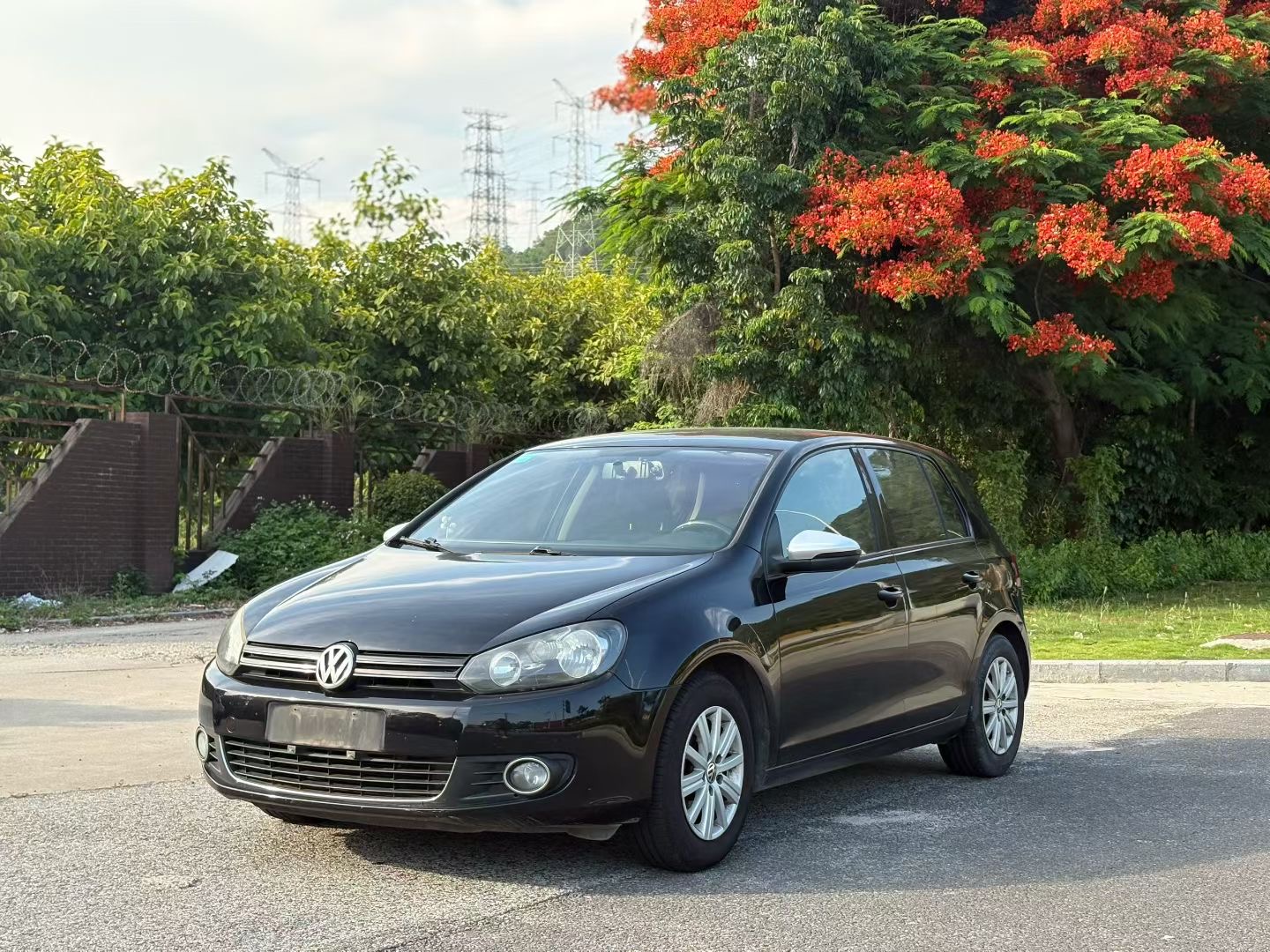 Volkswagen Golf 2011 car image 