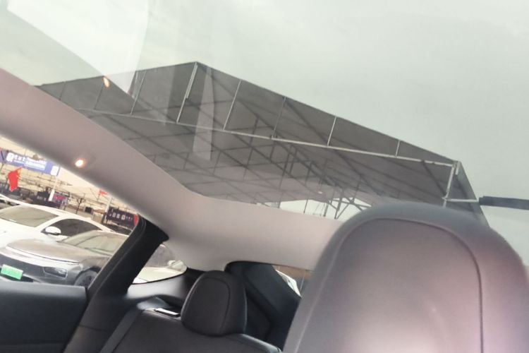 Tesla Model Y 2021 immagine di auto #18