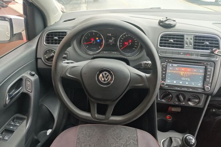 Volkswagen Polo 2015 #11 Volkswagen Polo 2015 car image #11
