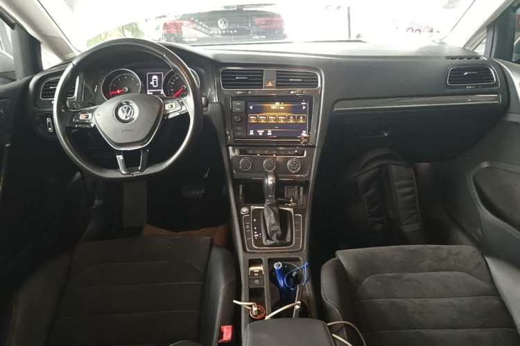 Volkswagen Golf 2019 car image #11