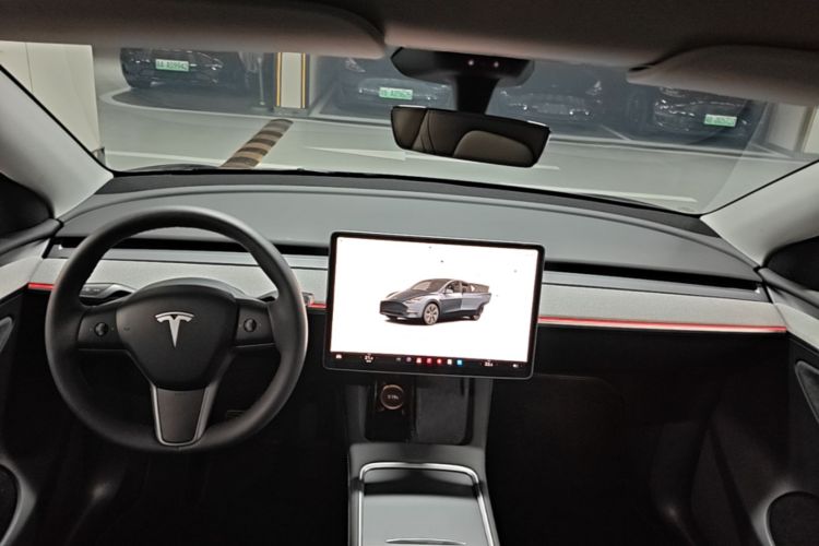 Tesla Model Y 2024 immagine di auto #10