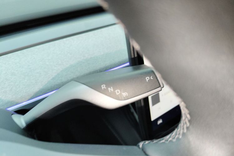 Tesla Model Y 2024 car image #14