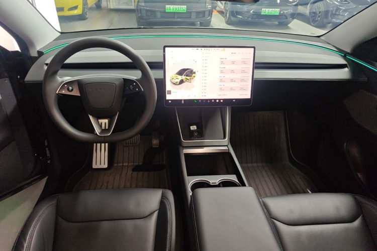 Tesla Model Y 2025 immagine di auto #10