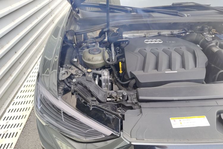 Audi Q3 2019 car image #23