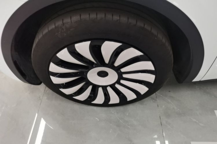 Tesla Model Y 2024 صورة سيارة #9