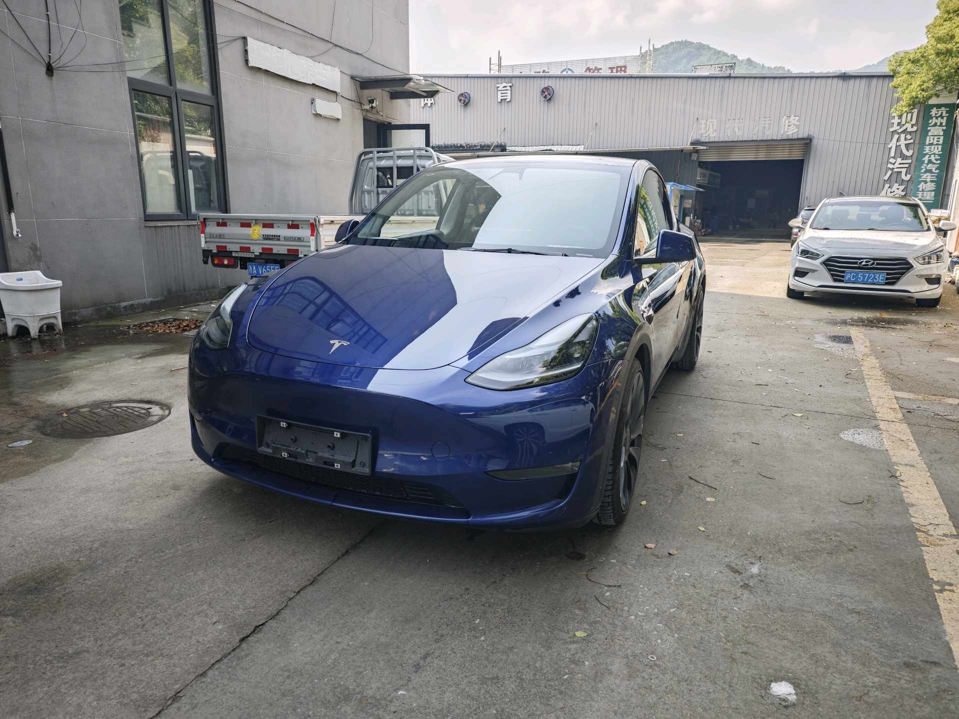 Tesla Model Y 2023 Tesla Model Y 2023 car image