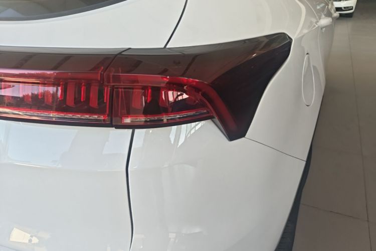 Jetour X70 PLUS 2025 #8 Jetour X70 PLUS 2025 car image #8