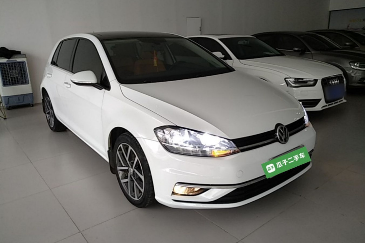 Volkswagen Golf 2020 car image #4