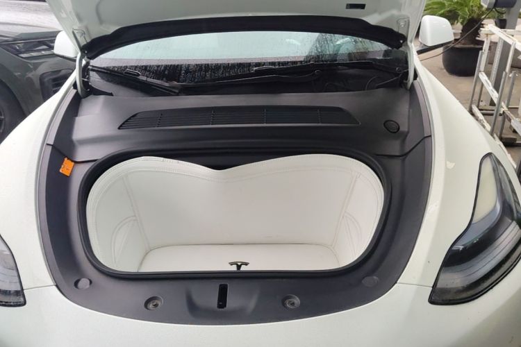 Tesla Model Y 2023 car image #20