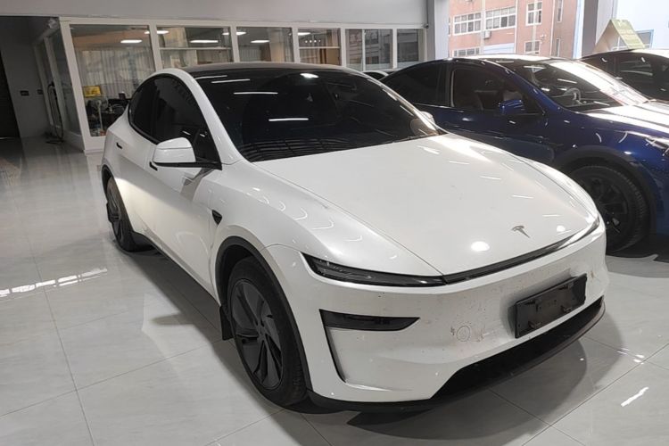 Tesla Model Y 2025 #6 Tesla Model Y 2025 car image #6