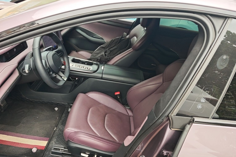 MI SU7 2025 immagine di auto #15