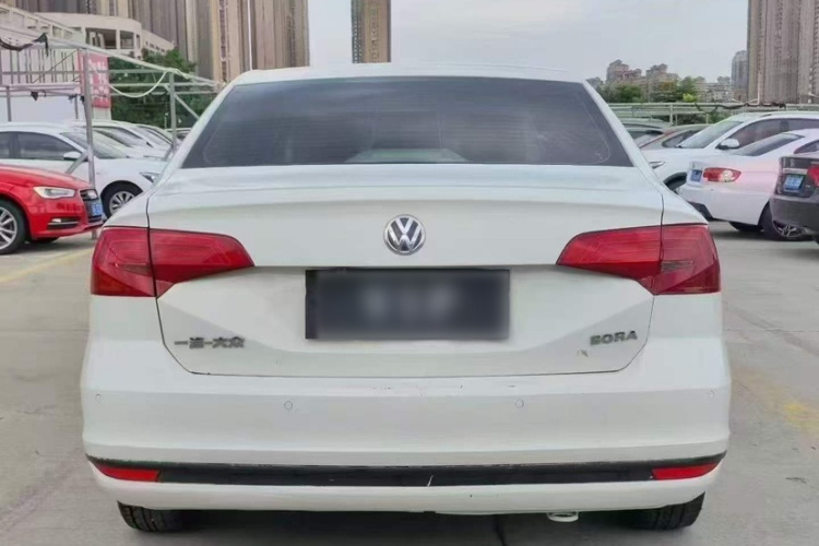 Volkswagen Bora 2017 car image #9