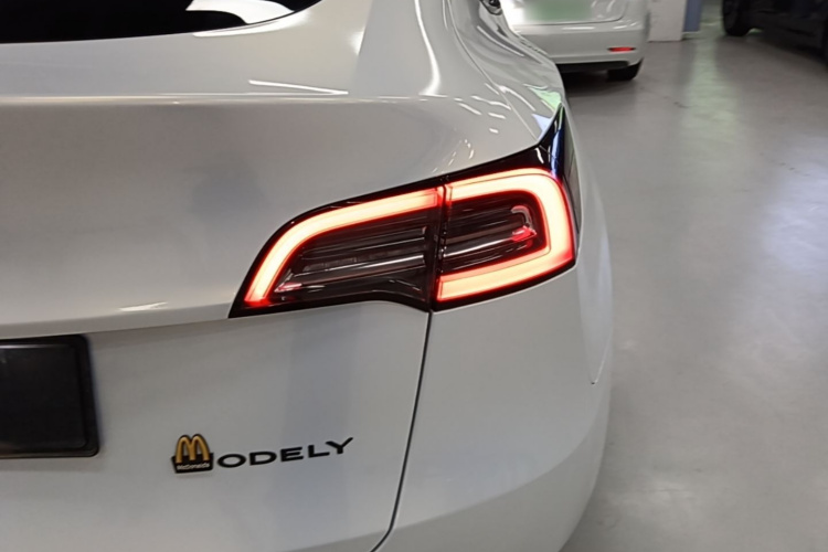 Tesla Model Y 2023 #8 Tesla Model Y 2023 car image #8