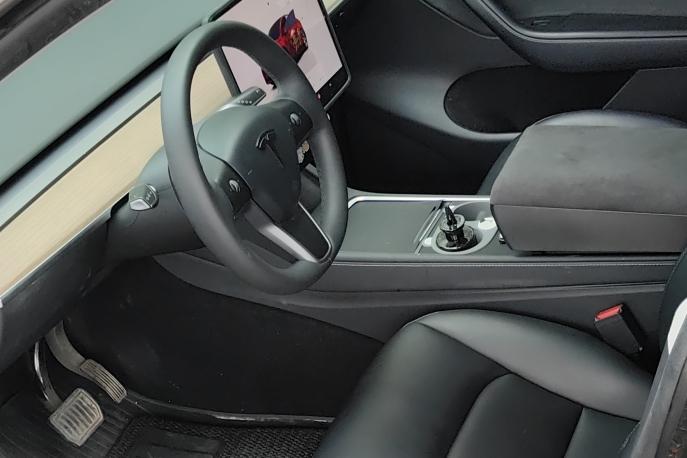 Tesla Model Y 2023 #4 Tesla Model Y 2023 car image #4