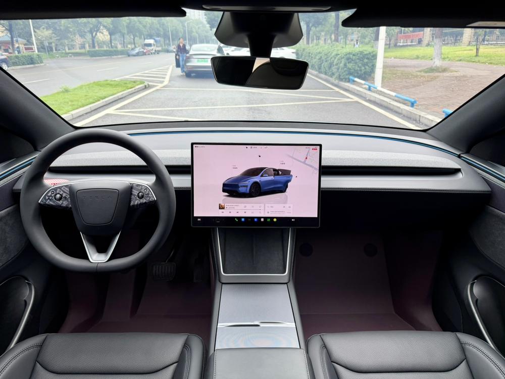 Tesla Model Y 2026 #10 Tesla Model Y 2026 صورة سيارة #10