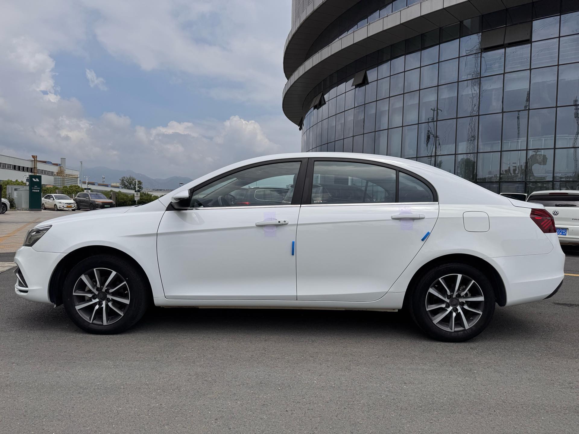 GEELY Emgrand 2019 #8 GEELY Emgrand 2019 car image #8