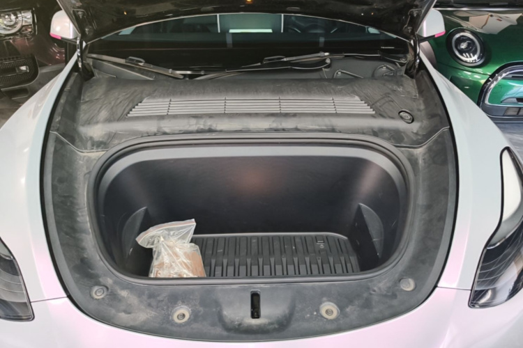 Tesla Model Y 2022 car image #20