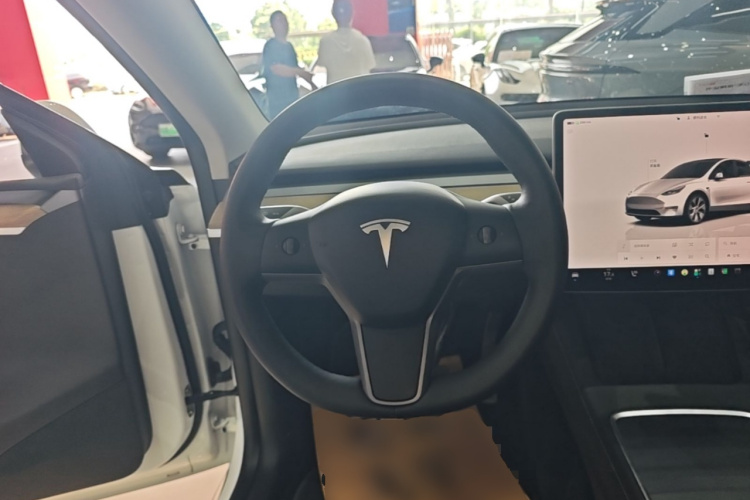 Tesla Model Y 2022 #11 Tesla Model Y 2022 car image #11