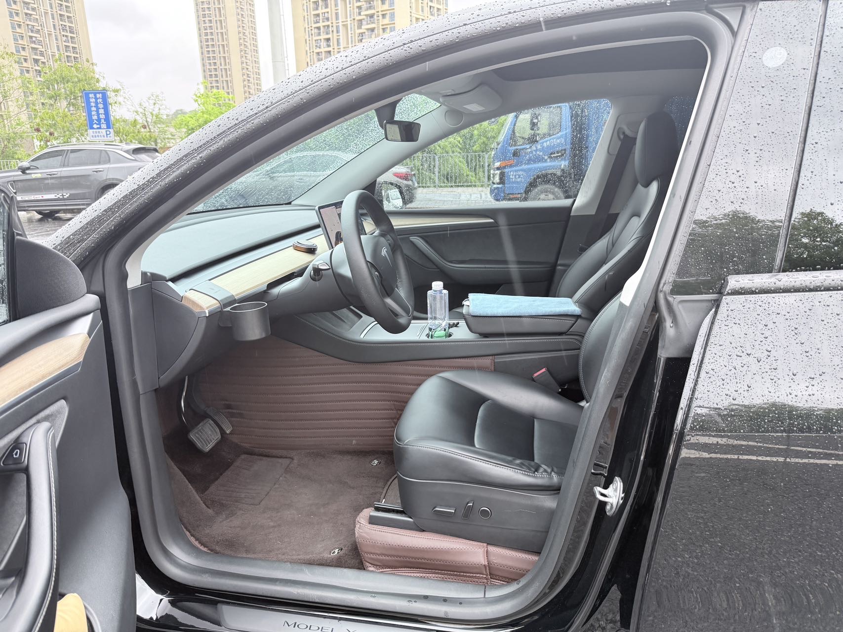 Tesla Model Y 2021 car image #4