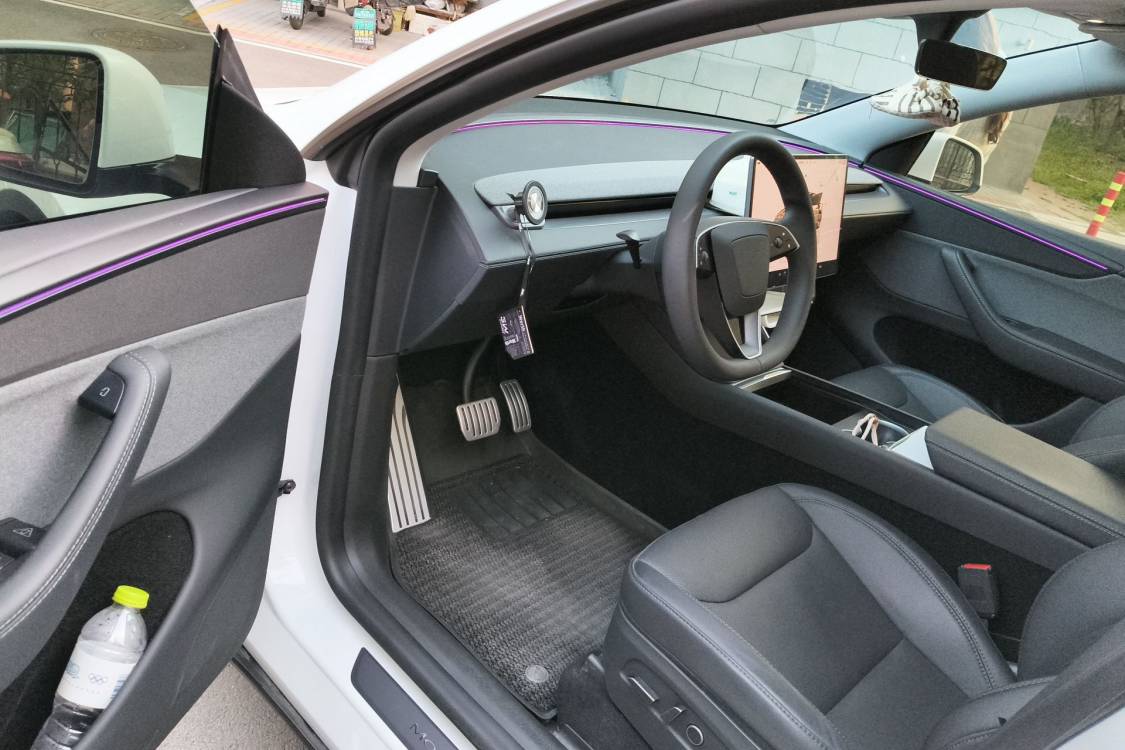 Tesla Model Y 2025 #25 Tesla Model Y 2025 car image #25