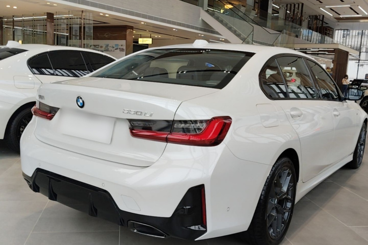 BMW 3 Series 2024 #7 BMW 3 Series 2024 car image #7
