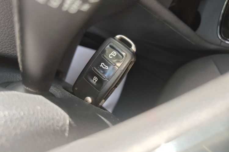 Volkswagen Polo 2016 car image #9