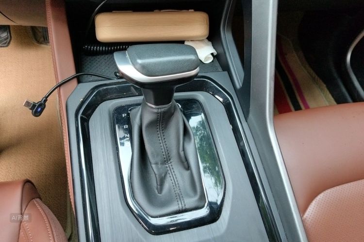 GEELY Vision X6 2023 imagen de coche #16
