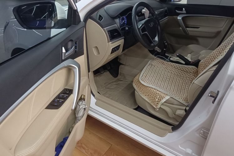 GEELY Emgrand 2017 car image #12