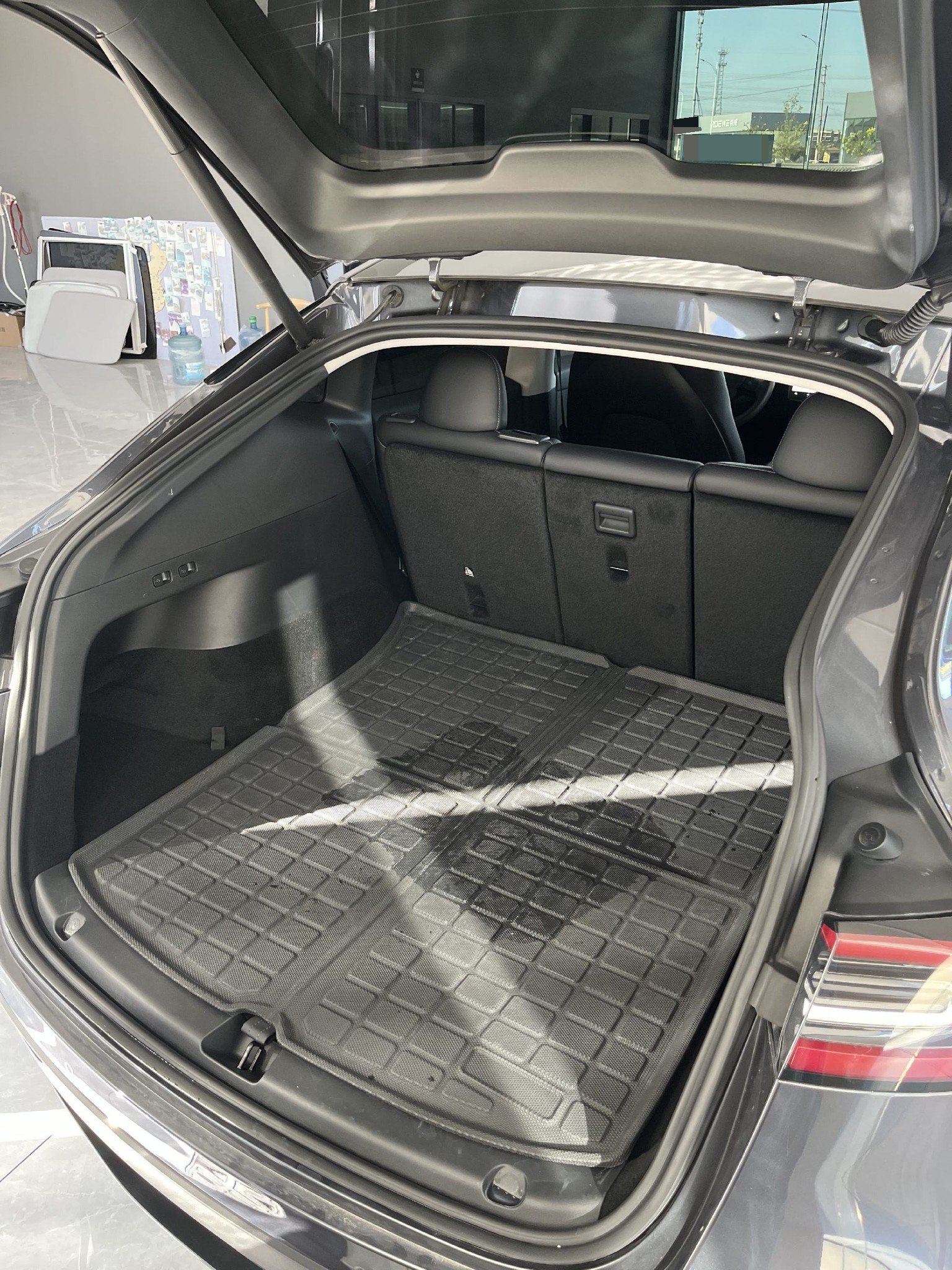 Tesla Model Y 2023 #8 Tesla Model Y 2023 car image #8