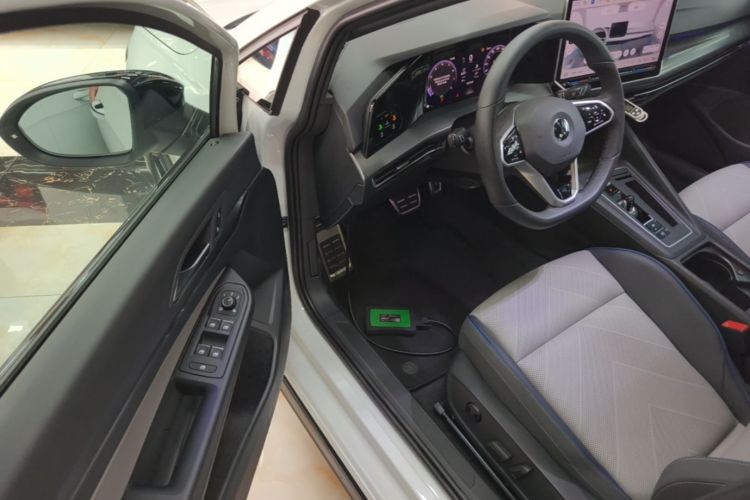 Volkswagen Golf 2024 car image #12