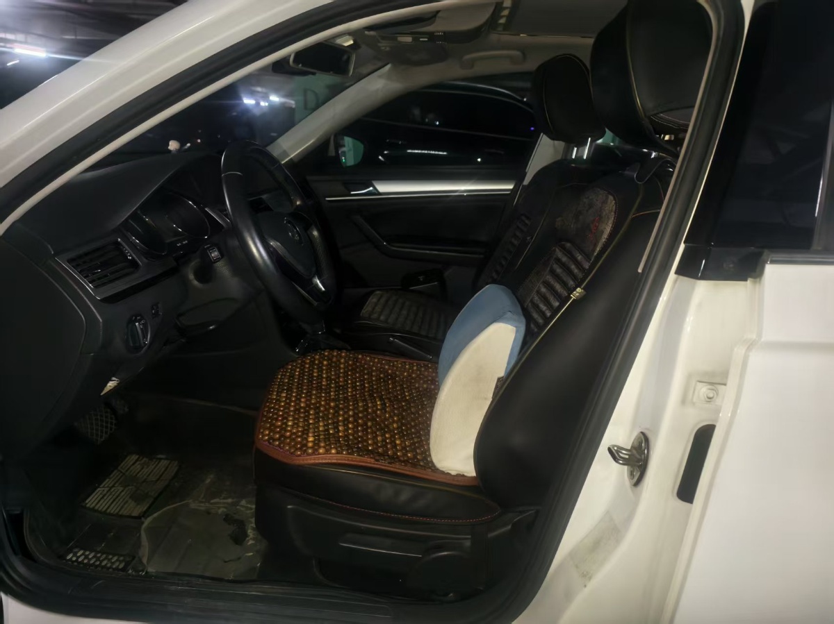 Volkswagen Bora 2017 car image #2