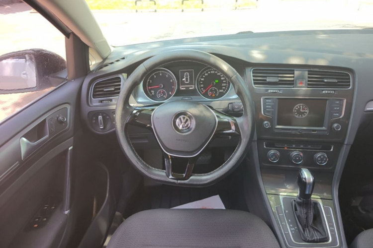 Volkswagen Golf 2017 car image #11