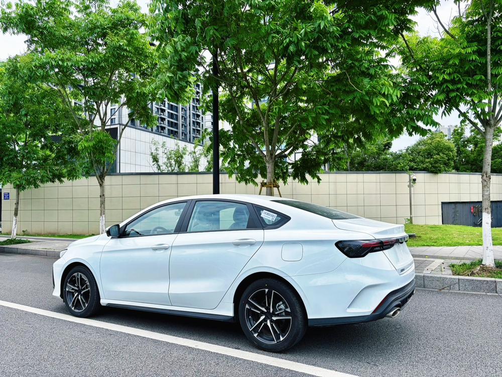 GEELY Binray 2026 #4 GEELY Binray 2026 car image #4