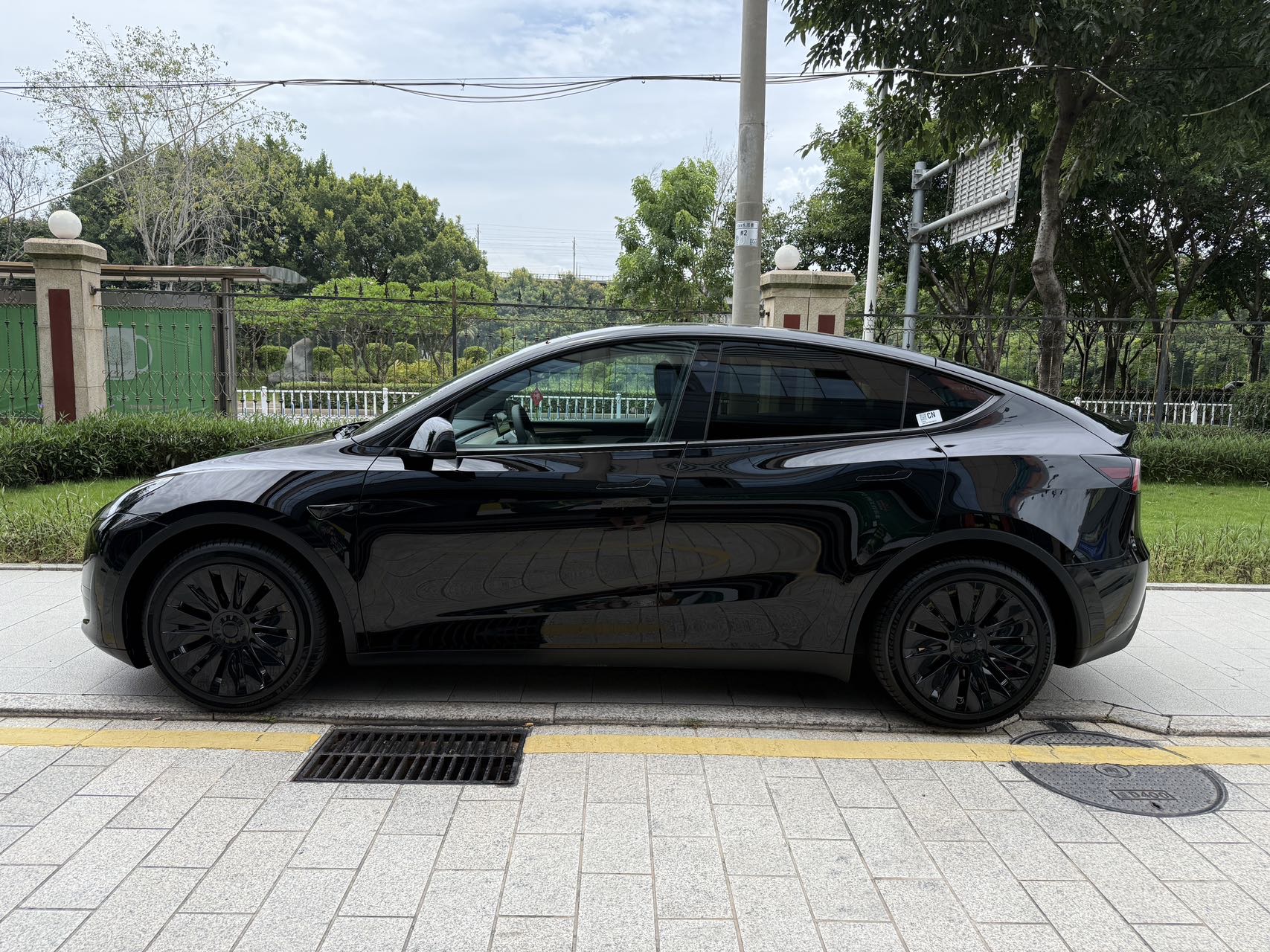 Tesla Model Y 2022 car image #10