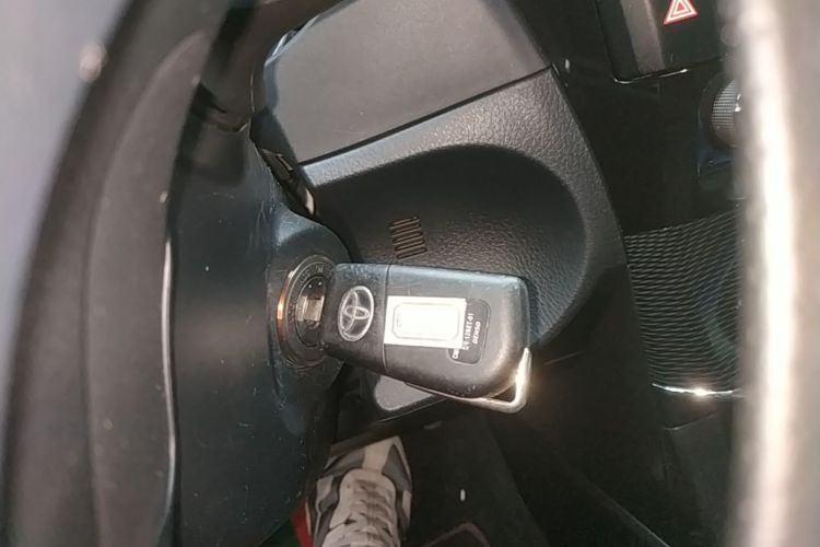 Toyota Corolla 2015 car image #9