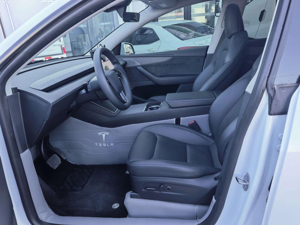 Tesla Model Y 2025 #14 Tesla Model Y 2025 car image #14
