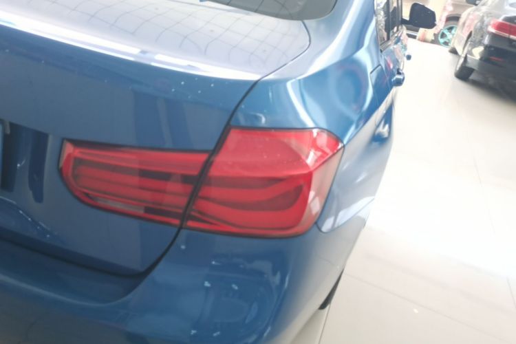 BMW 3 Series 2018 #8 BMW 3 Series 2018 صورة سيارة #8