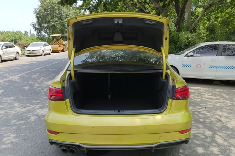 Audi A3 2018 car image #21