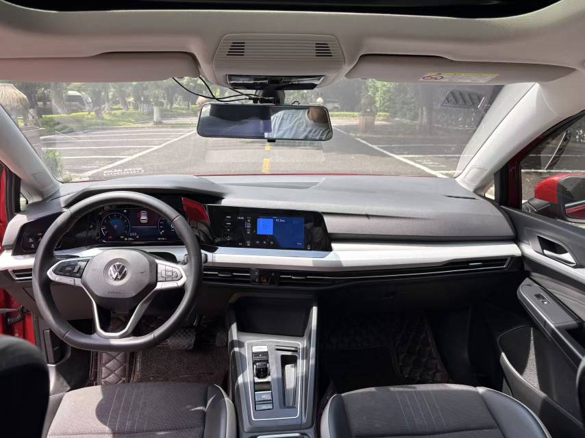 Volkswagen Golf 2022 car image #9