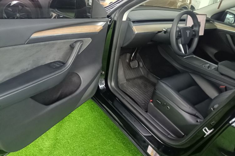 Tesla Model Y 2023 #16 Tesla Model Y 2023 car image #16
