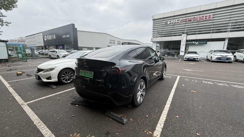 Tesla Model Y 2022 #2 Tesla Model Y 2022 car image #2