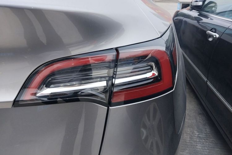 Tesla Model Y 2021 #8 Tesla Model Y 2021 car image #8