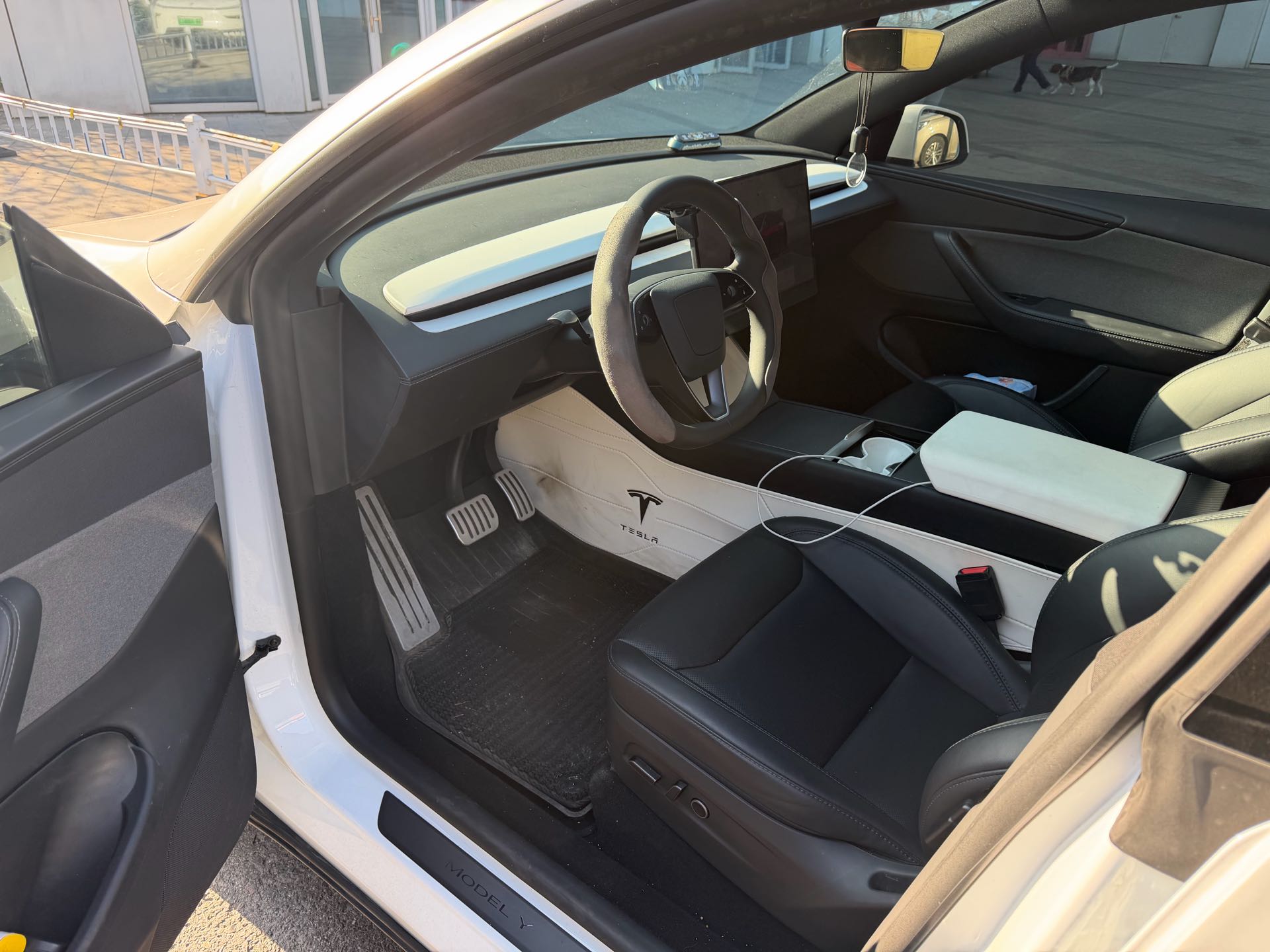 Tesla Model Y 2026 immagine di auto #4