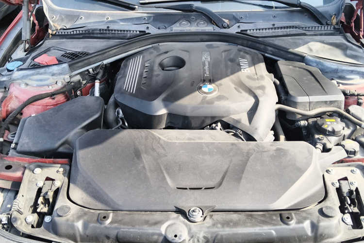 BMW 3 Series 2019 car image #22