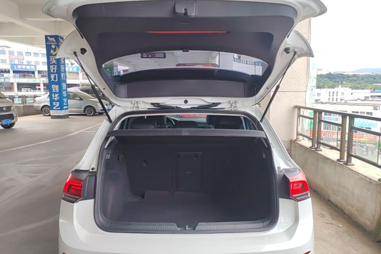Volkswagen Golf 2022 car image #19